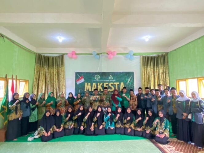 
 Foto Bersama Kegiatan Masa Kesetiaan Anggota (Makesta) di Pesantren Irsyadut Tholibin. (Doc:Son)