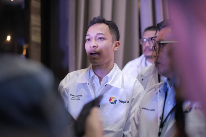 
 Raka Aditya Pratama S.Sos., M.Sos Tenaga Ahli DPR RI Fraksi Gerindra sekaligus “Ketua Bepro Banten saat diwawancara awak media”. (Doc:Tw)
