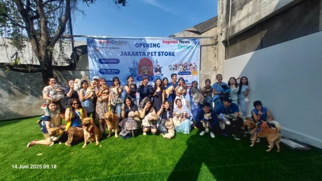 
 Foto Bersama Opening Jakarta Pet Shop. (Doc/Tw7)