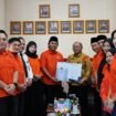 Terima SKT dari Kanwil Kemenkum Bengkulu, Partai Gerakan Rakyat Provinsi Bengkulu “Hadir Berjuang Untuk Rakyat”. (Tw7)