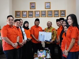 Terima SKT dari Kanwil Kemenkum Bengkulu, Partai Gerakan Rakyat Provinsi Bengkulu “Hadir Berjuang Untuk Rakyat”. (Tw7)