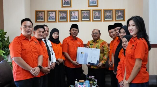 Terima SKT dari Kanwil Kemenkum Bengkulu, Partai Gerakan Rakyat Provinsi Bengkulu “Hadir Berjuang Untuk Rakyat”. (Tw7)