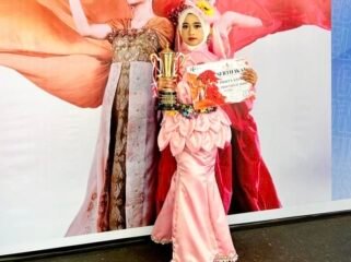 Madrasah Ibtidaiyah (MI) Al Ikhlas Doyo Baru, Zhalfa Azzahra (8), sukses menembus panggung runway nasional sebagai model profesional. (Doc:tw7)
